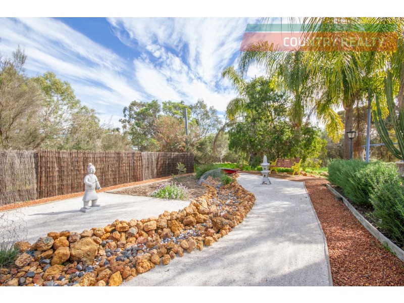 102 Benrua Road, Clackline WA 6564