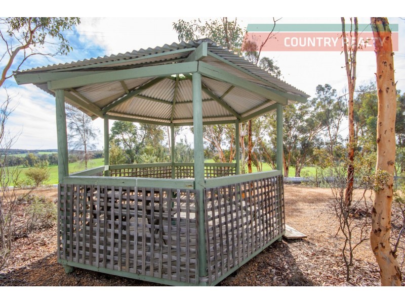 102 Benrua Road, Clackline WA 6564