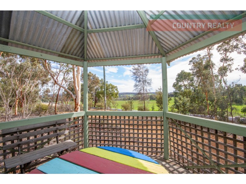 102 Benrua Road, Clackline WA 6564