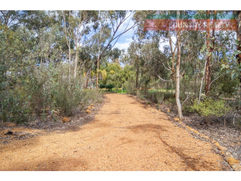 102 Benrua Road, Clackline WA 6564