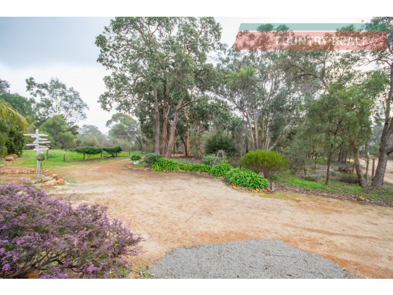 102 Benrua Road, Clackline WA 6564