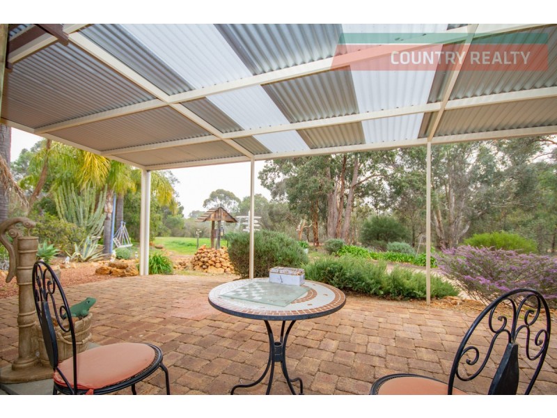 102 Benrua Road, Clackline WA 6564