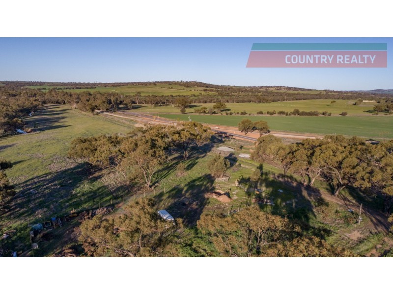 13 & 15 Barndon Street, Spencers Brook WA 6401