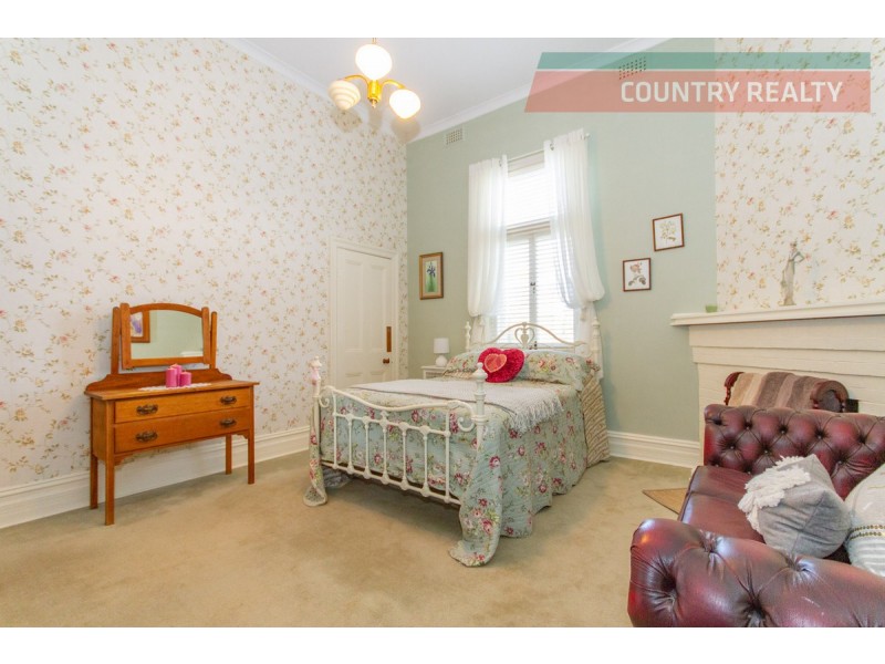 8 Alfred Street, York WA 6302