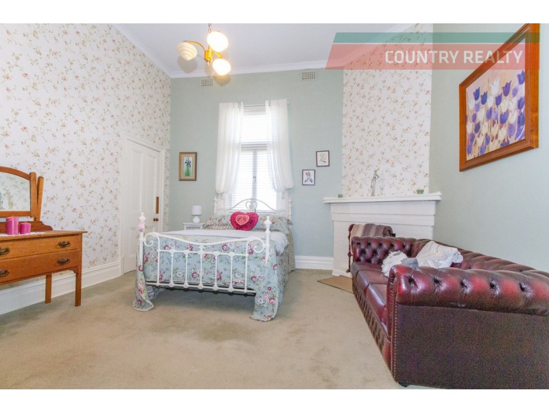 8 Alfred Street, York WA 6302