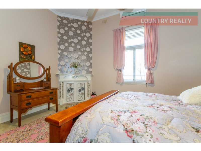 8 Alfred Street, York WA 6302