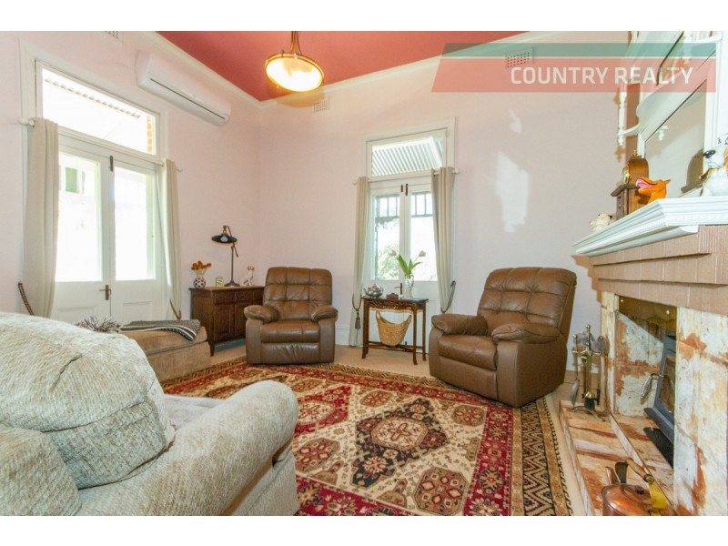 8 Alfred Street, York WA 6302