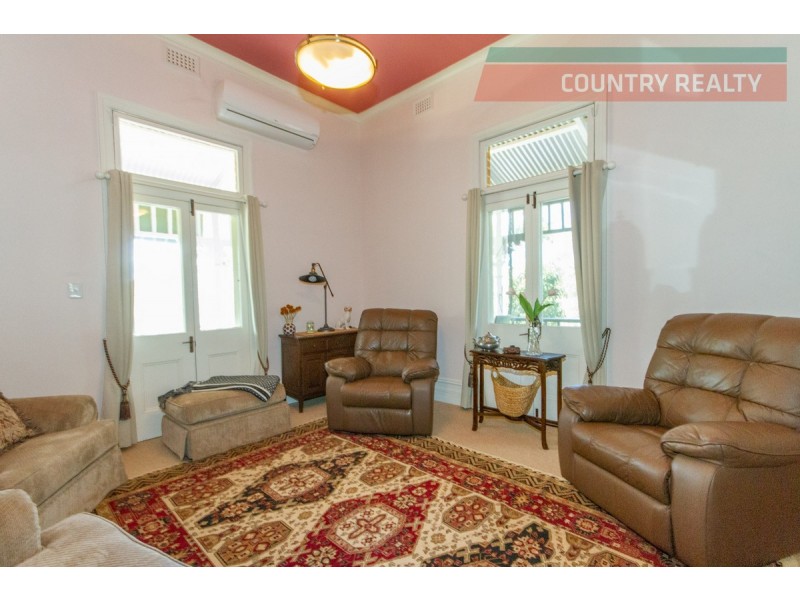 8 Alfred Street, York WA 6302