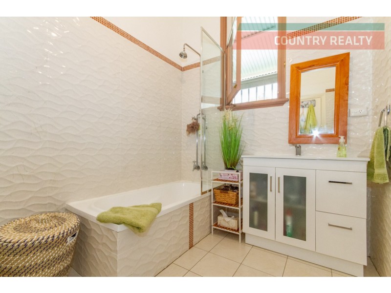 8 Alfred Street, York WA 6302