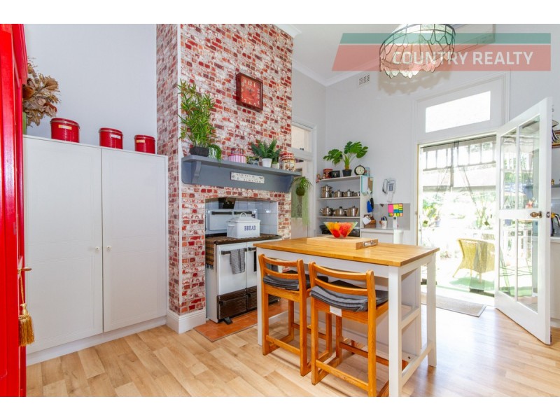 8 Alfred Street, York WA 6302