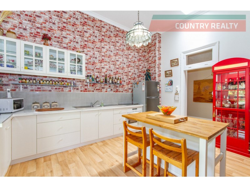 8 Alfred Street, York WA 6302