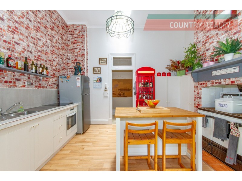 8 Alfred Street, York WA 6302