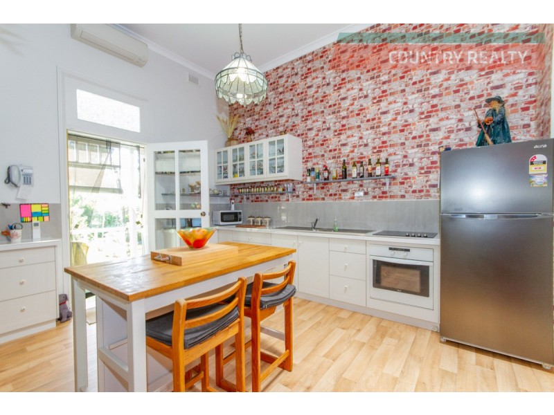 8 Alfred Street, York WA 6302
