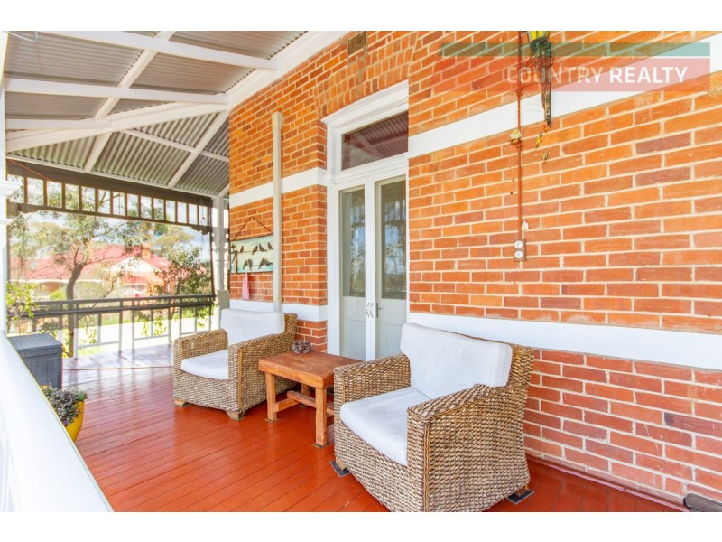 8 Alfred Street, York WA 6302