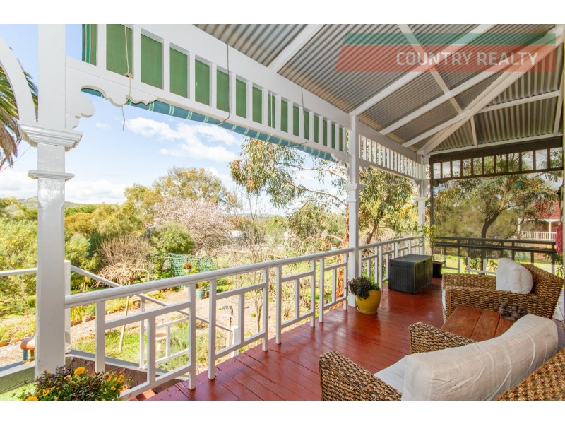 8 Alfred Street, York WA 6302