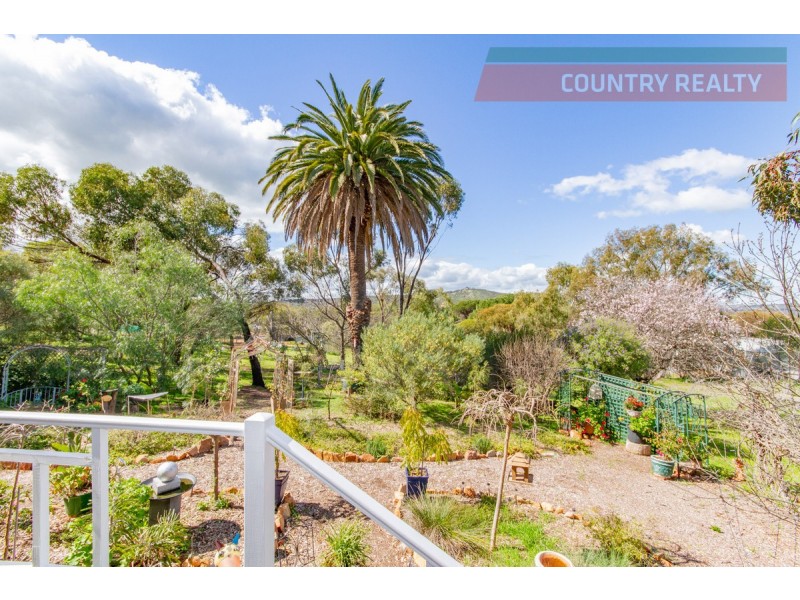 8 Alfred Street, York WA 6302