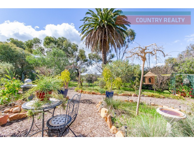8 Alfred Street, York WA 6302