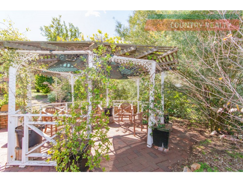 8 Alfred Street, York WA 6302