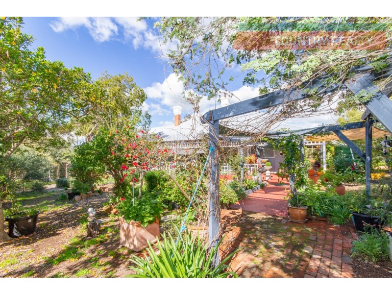 8 Alfred Street, York WA 6302