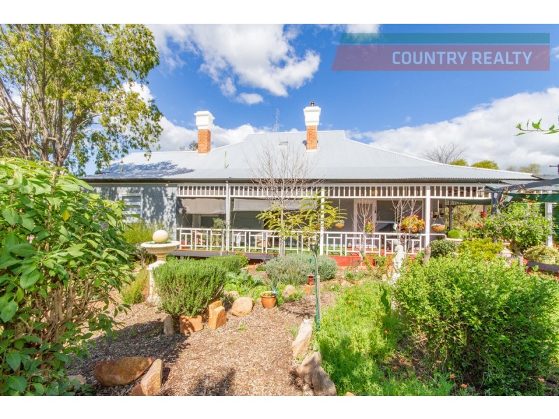 8 Alfred Street, York WA 6302