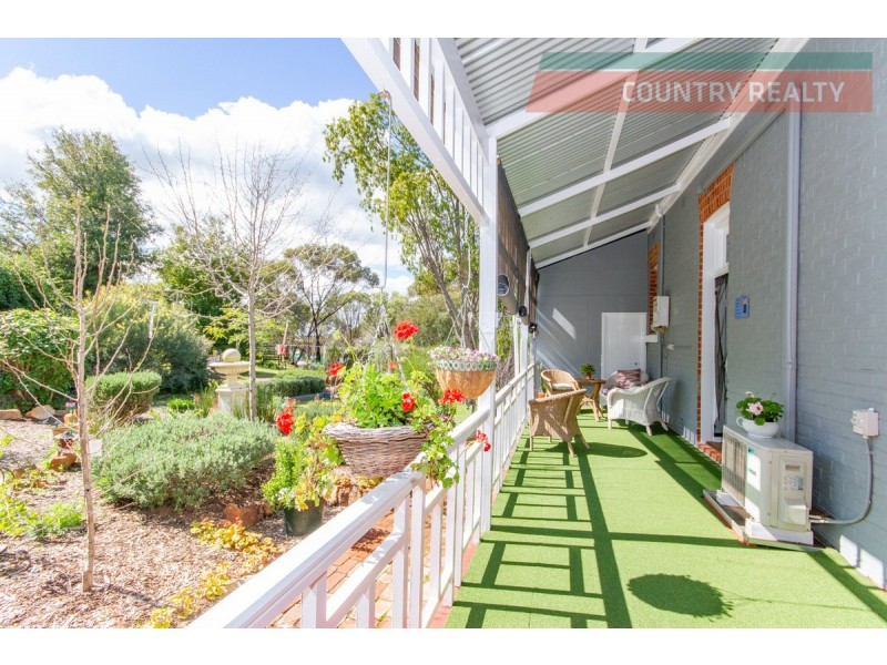8 Alfred Street, York WA 6302