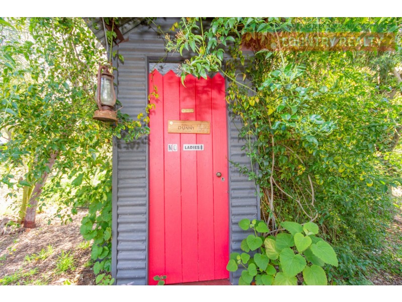 8 Alfred Street, York WA 6302