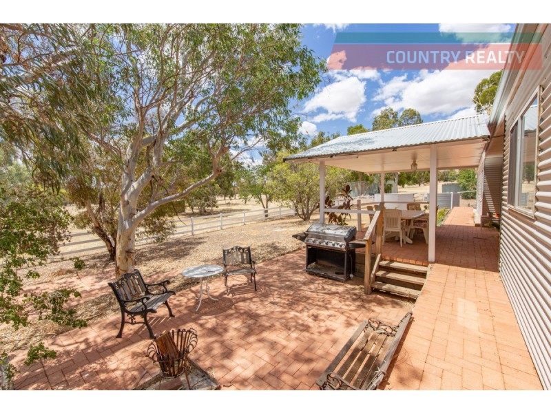 99 Range Road, Toodyay WA 6566