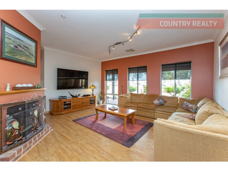 388 Hulongine Road, Jennacubbine WA 6401