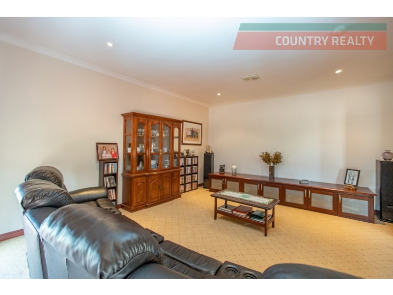 388 Hulongine Road, Jennacubbine WA 6401