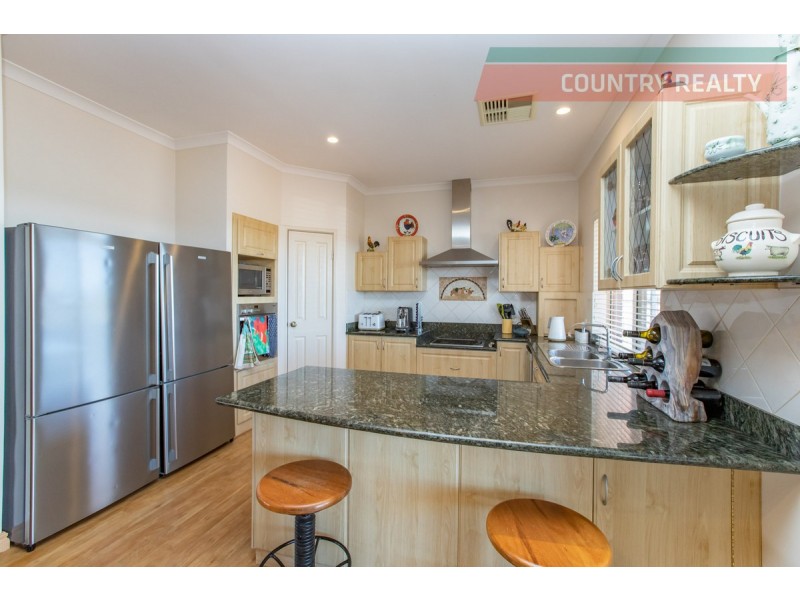 388 Hulongine Road, Jennacubbine WA 6401