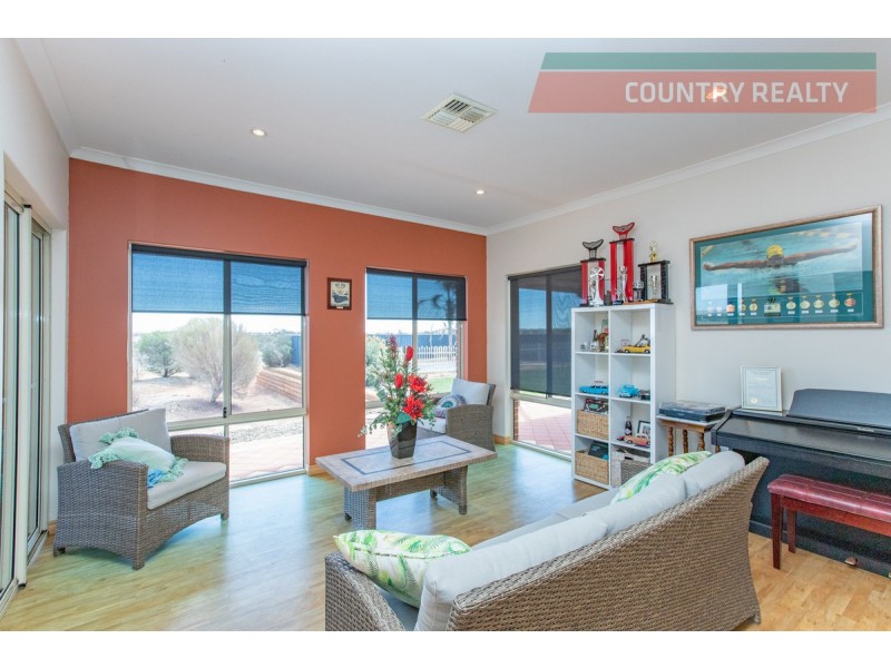 388 Hulongine Road, Jennacubbine WA 6401