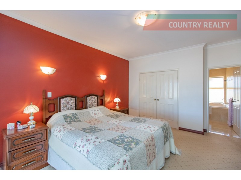 388 Hulongine Road, Jennacubbine WA 6401