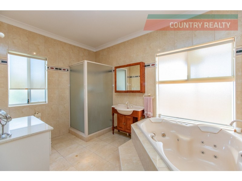 388 Hulongine Road, Jennacubbine WA 6401