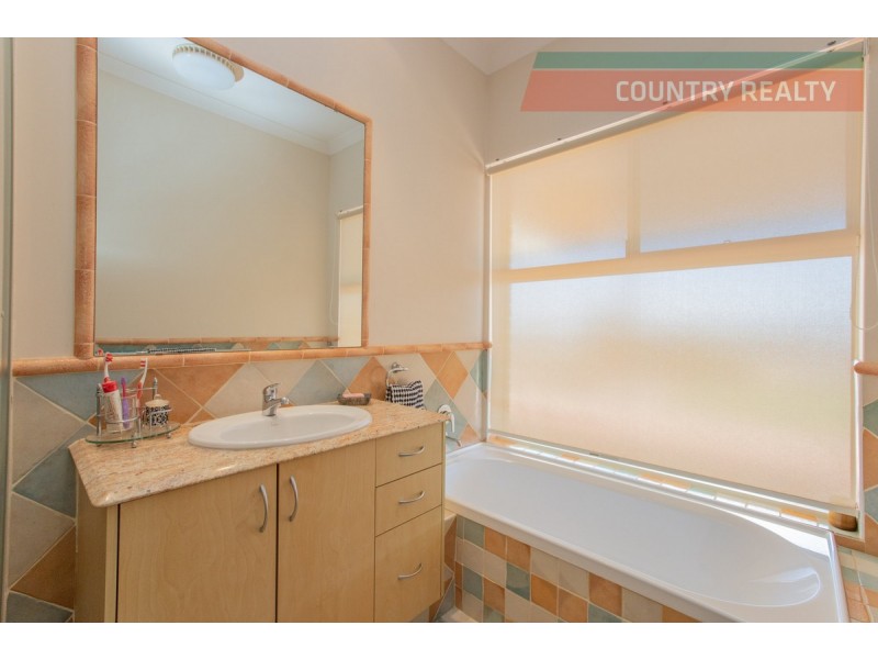 388 Hulongine Road, Jennacubbine WA 6401