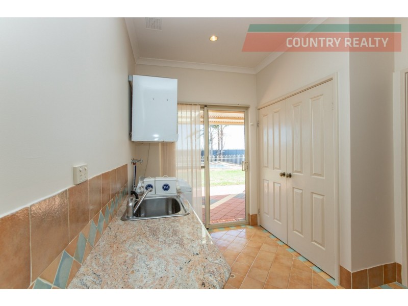 388 Hulongine Road, Jennacubbine WA 6401