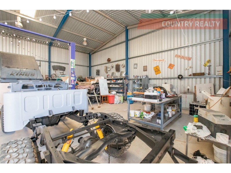 388 Hulongine Road, Jennacubbine WA 6401