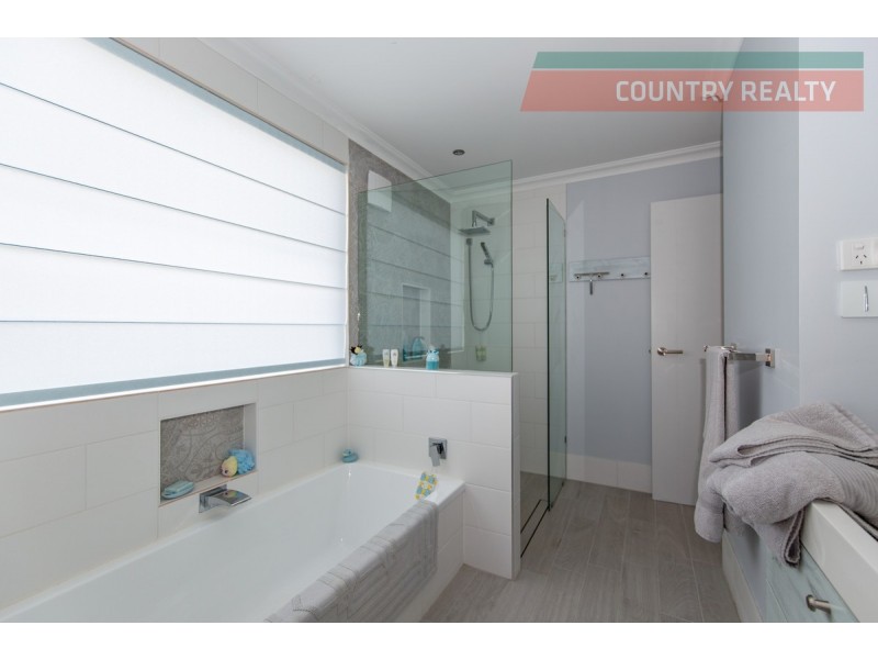 29 Harcourt Street, Toodyay WA 6566