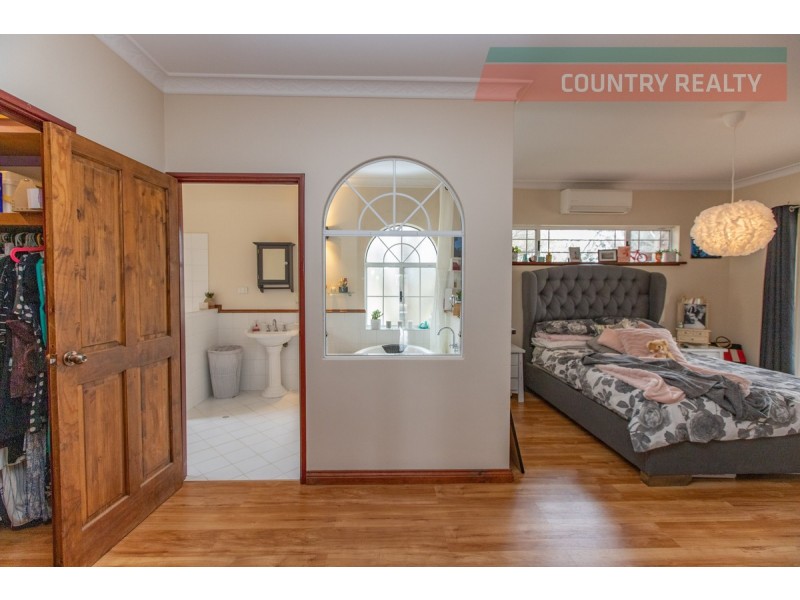 26 Steere Road, York WA 6302