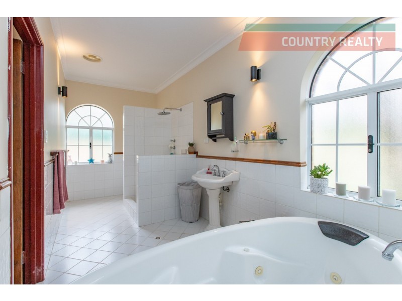 26 Steere Road, York WA 6302