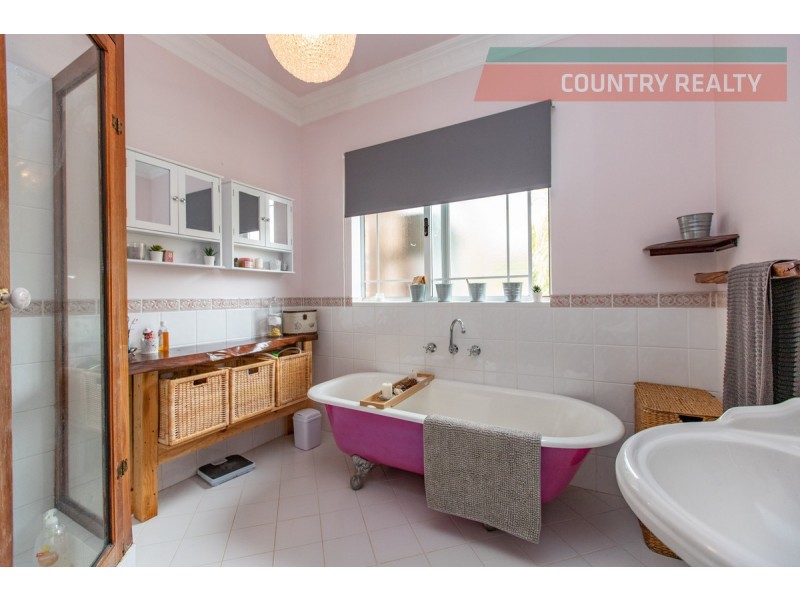 26 Steere Road, York WA 6302