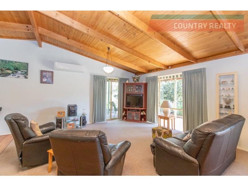 88 Benrua Road, Bakers Hill WA 6562