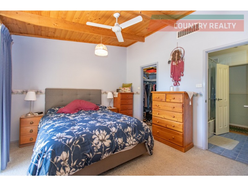 88 Benrua Road, Bakers Hill WA 6562