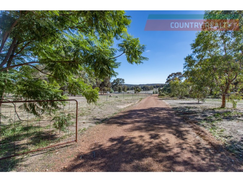 88 Benrua Road, Bakers Hill WA 6562