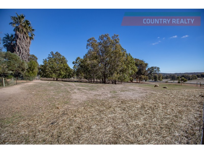 88 Benrua Road, Bakers Hill WA 6562