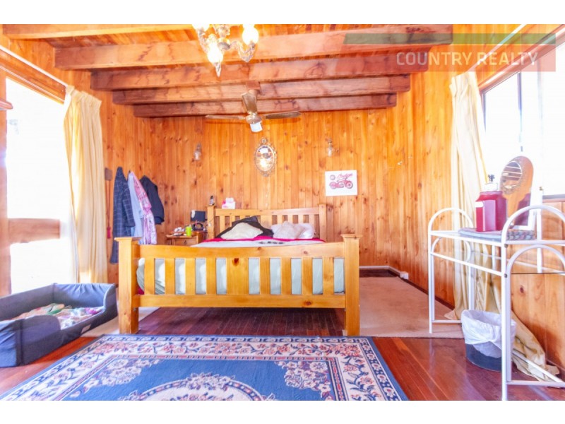 3 & 5 Lee Crescent, York WA 6302