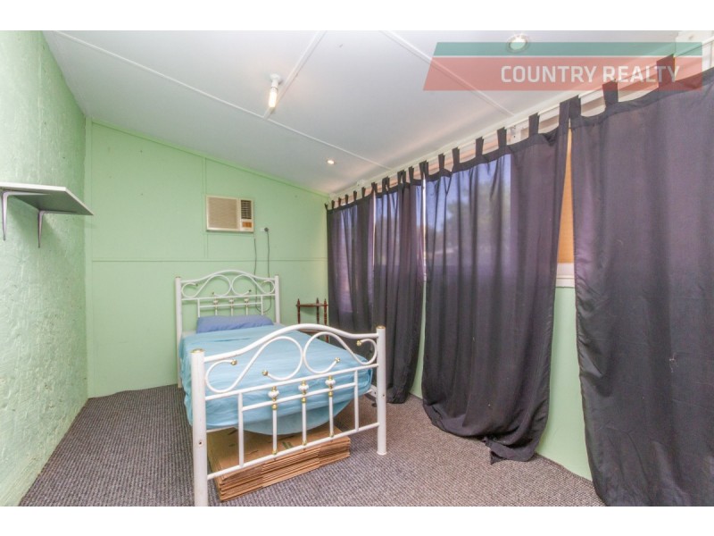3 & 5 Lee Crescent, York WA 6302