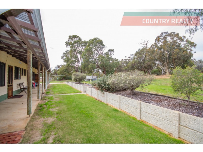 102 Benrua Road, Clackline WA 6564