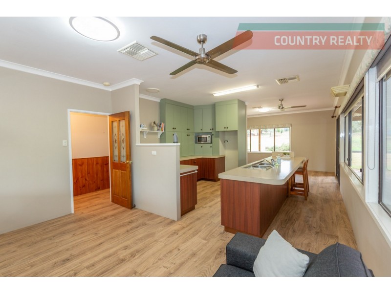 102 Benrua Road, Clackline WA 6564