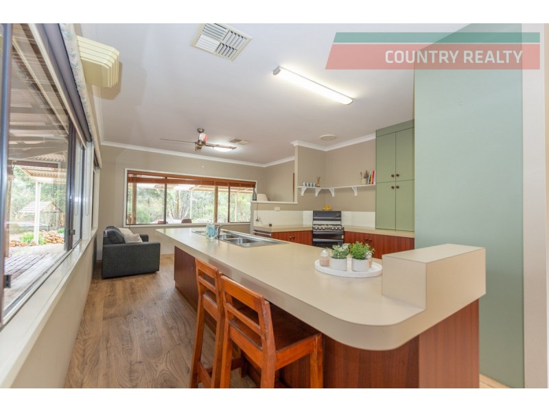 102 Benrua Road, Clackline WA 6564