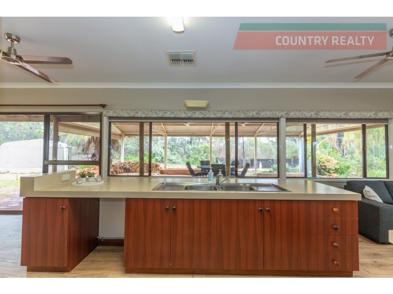 102 Benrua Road, Clackline WA 6564